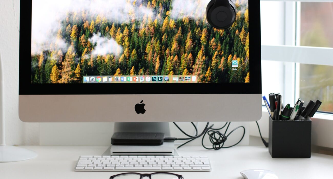 Free Turned on Silver Imac With Might Mouse and Keyboard Stock Photo